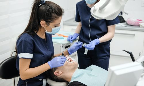 55% dos brasileiros não vão ao dentista uma vez por ano