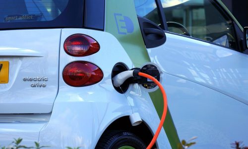 Como funcionam os carros elétricos