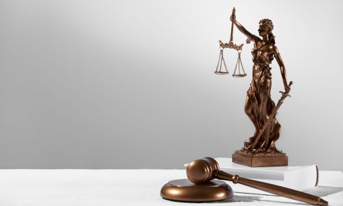 Navegando pelo Universo Jurídico: Explorando os Diferentes Tipos de Escritórios de Advocacia