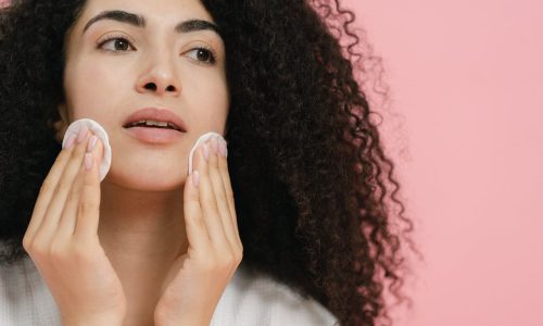 Quando a limpeza de pele é indicada? Qual principal efeito?