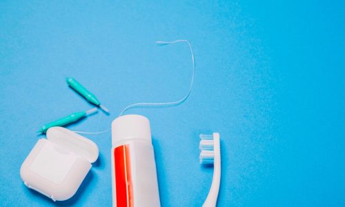 Fio dental: Importância e técnicas para uma limpeza eficaz entre os dentes